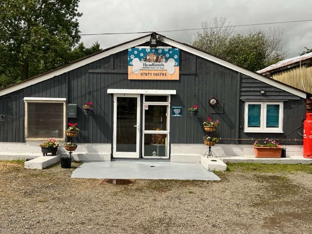 Headlands Holiday home for dogs front of the building..